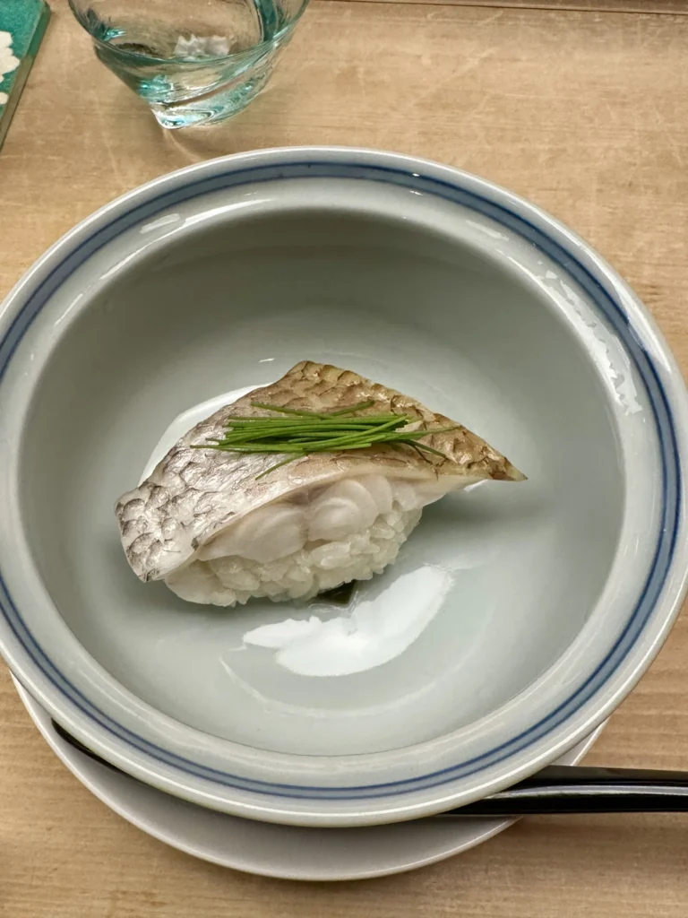 のどぐろの蒸寿司、香ばしい皮目と白身の甘み