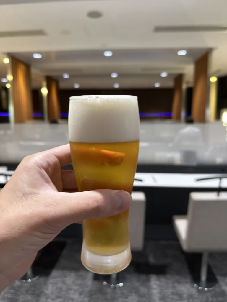 ANAラウンジ小松高校で飲むビール