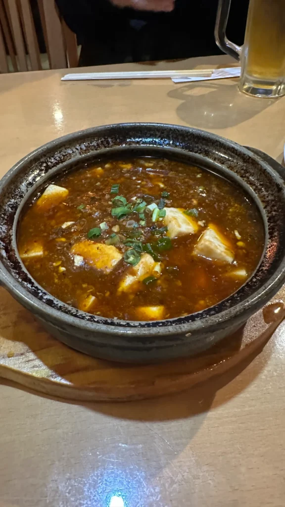 熱々の土鍋に入った麻婆豆腐