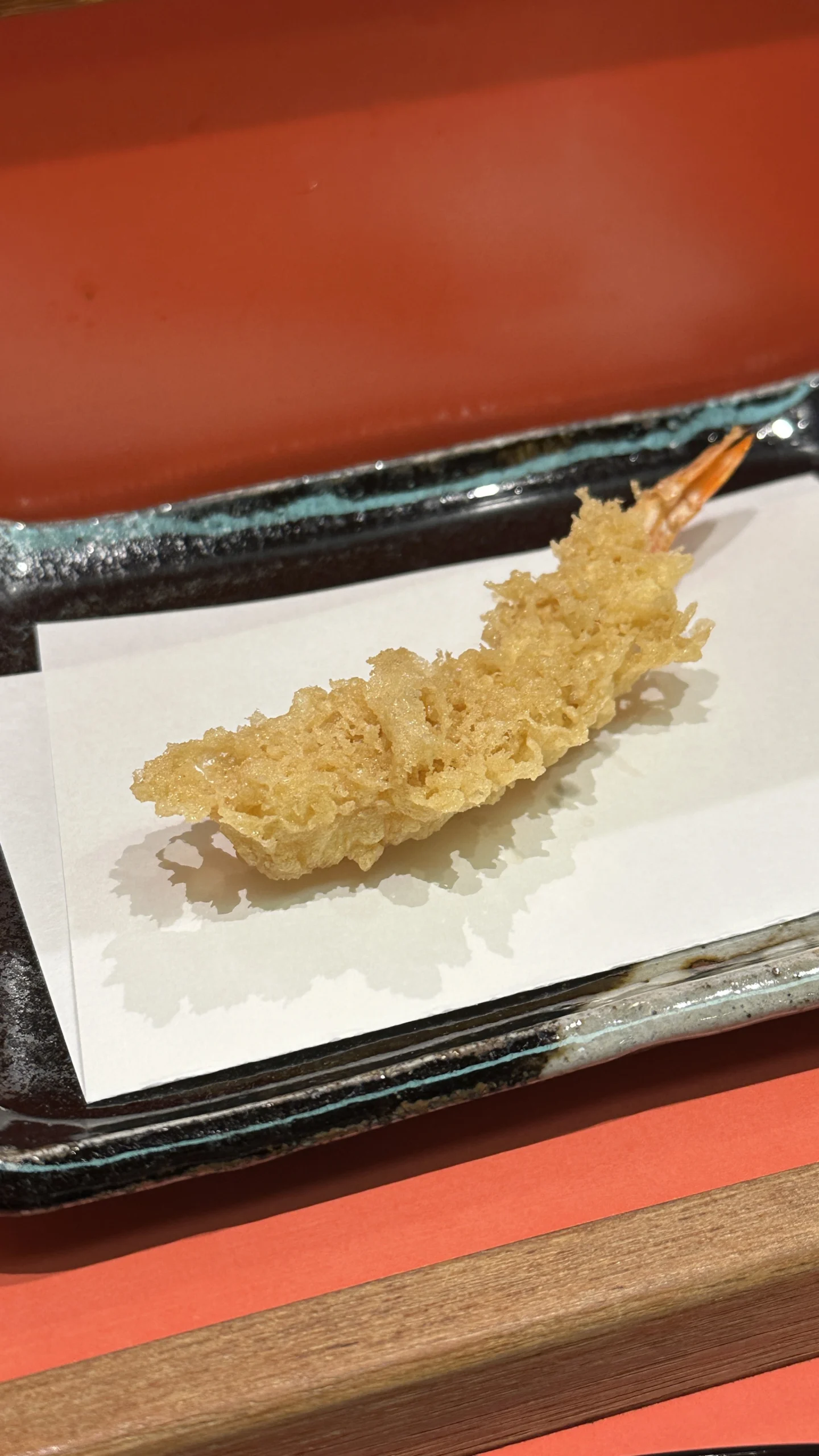 衣が軽やかな海老の天ぷら