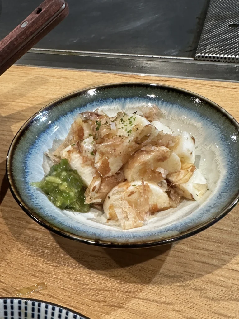 梅とおかかで和えた長芋の小鉢