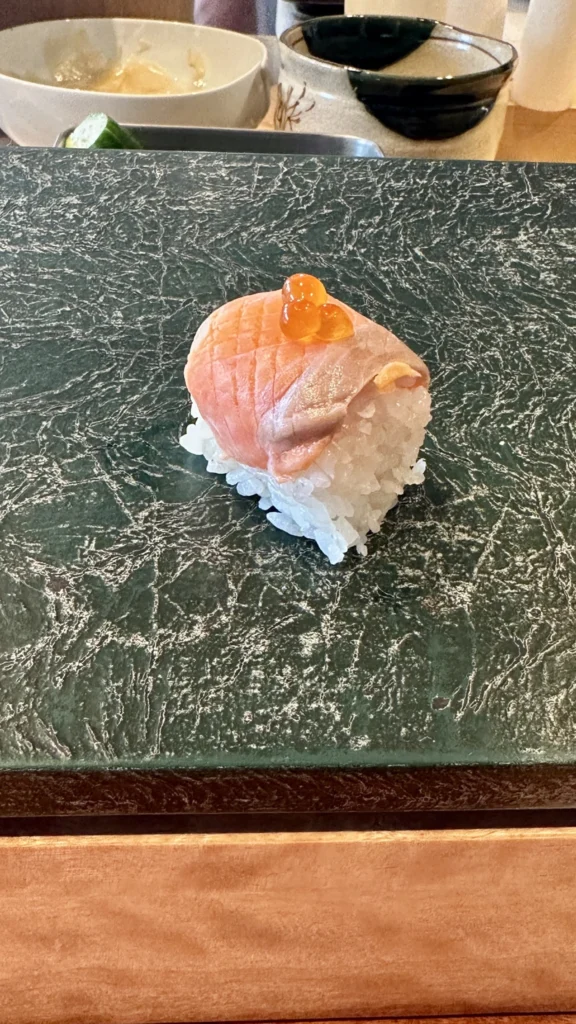 サーモンとイクラの握り