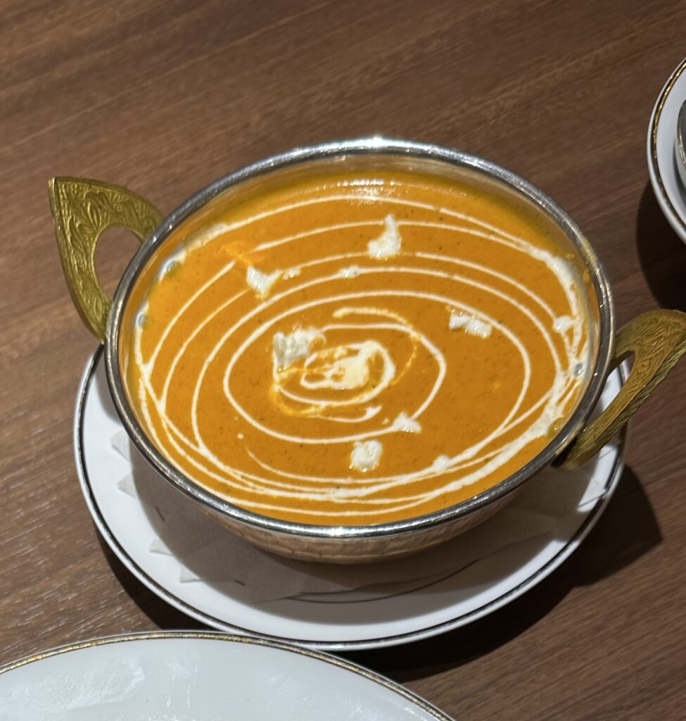 カッテージチーズ入りのサヒパニールカレー