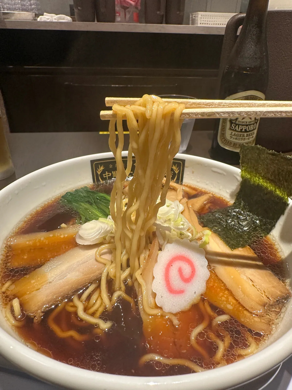 太めの多加水ちぢれ麺
