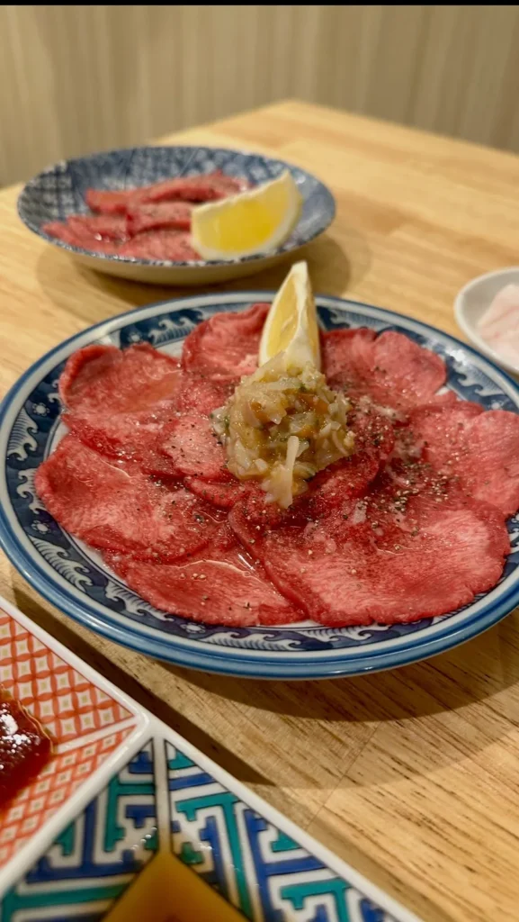タンに特製の梅あんを合わせた梅タン塩