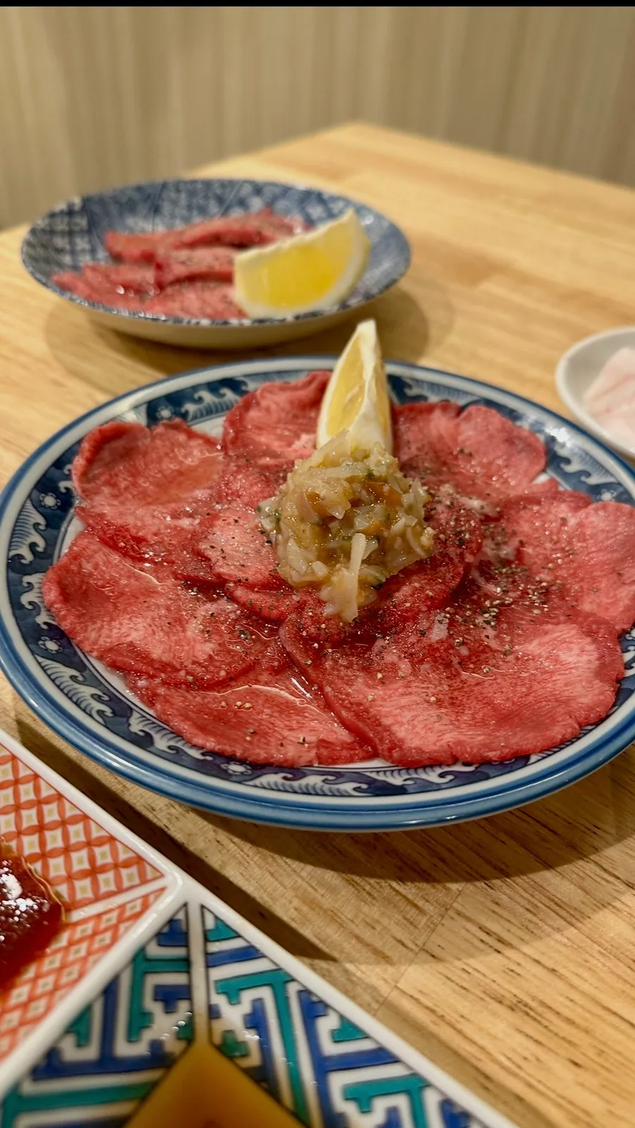 タンに特製の梅あんを合わせた梅タン塩