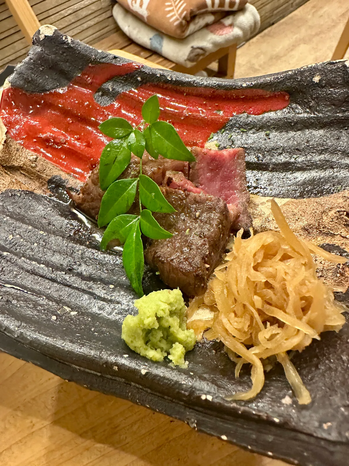 じっくりと焼き上げたA5ランク飛騨牛いちぼの炭焼き