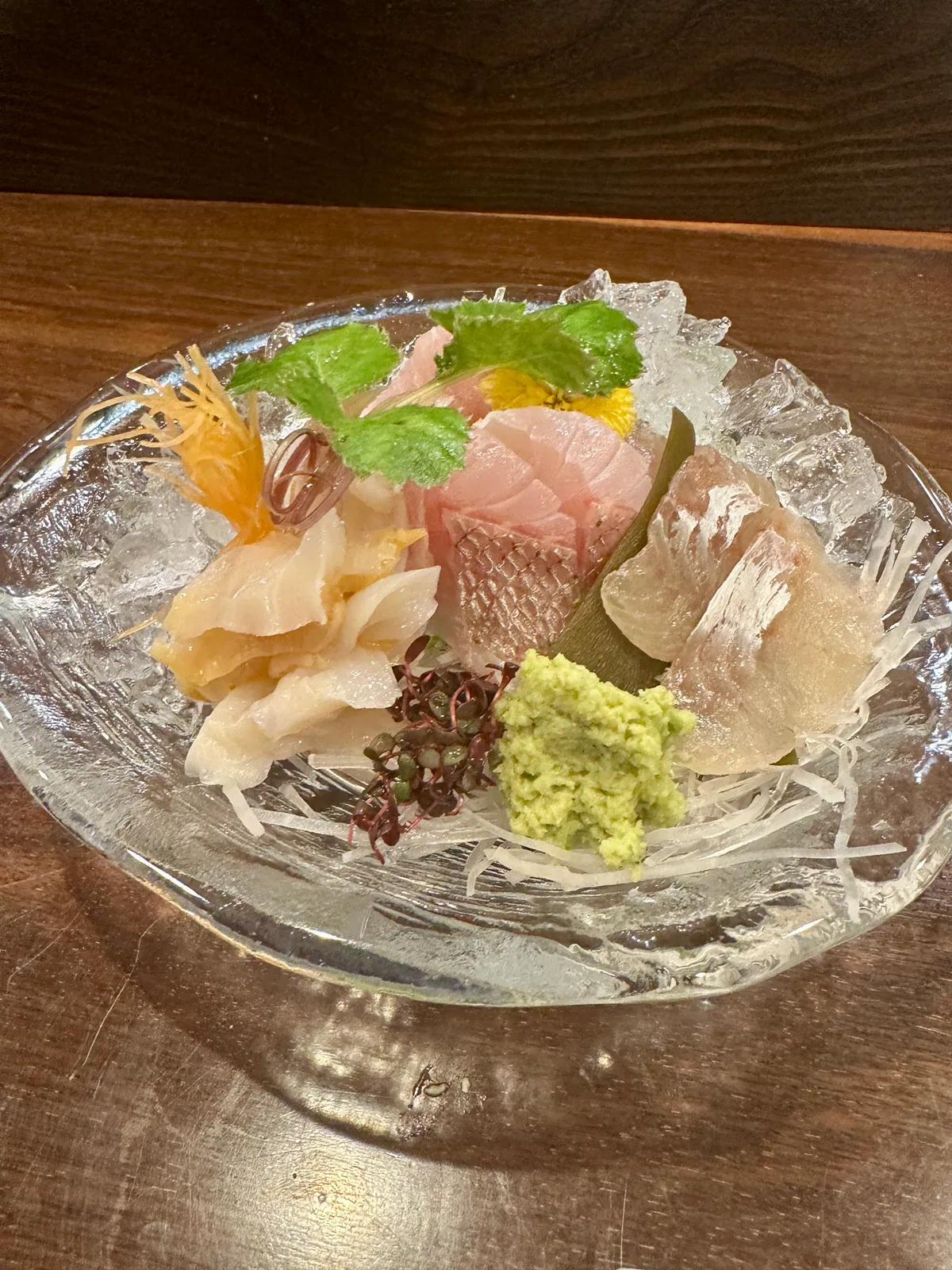 鯛、ホウボウ昆布締め、バイガイ、白川かじき、八角のお造り盛り合わせ