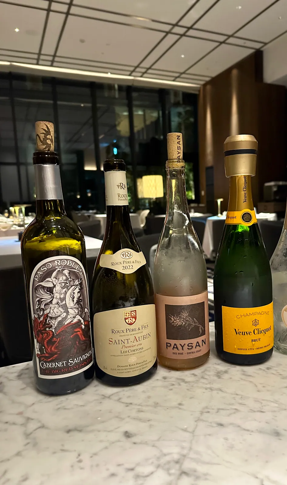 コース料理に合わせて提供されるワインペアリング
